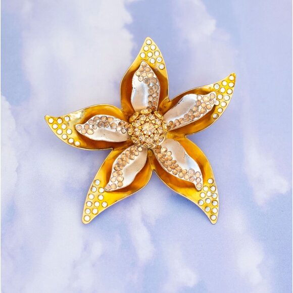 Avon Vintage Art Nouveau Flower Brooch - S26 - Picture 1 of 2